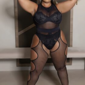 Body plus size sofisticado em tule e renda preta fio dental