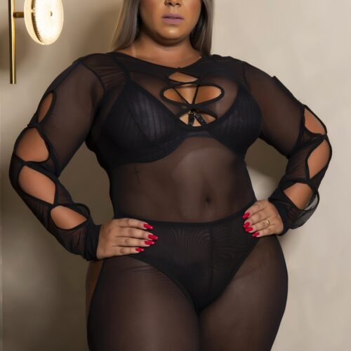 Body preto plus size todo sensual manga longa com transparência e recortes luxuosos