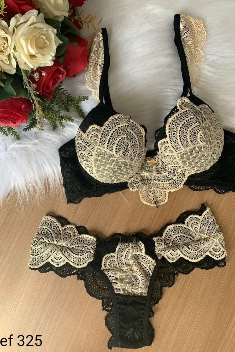 15171863067-un325.jpeg Conjunto preto com Nude delicadíssimo com bojo, todo em renda sobreposta de alta qualidade antialérgica - Imagem 1