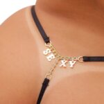 Calcinha Fio dental plus size preta com palavras provocantes em  strass - Imagem 10