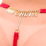 Calcinha fio dental vermelha com palavras provocantes em  strass - Tallyta - Imagem 3