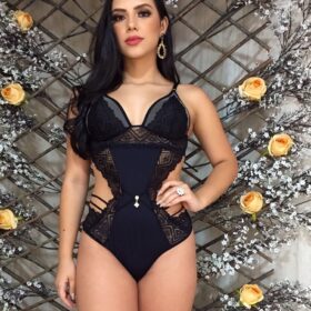 Lingerie Feminina - Body preto com tecido de renda e tule