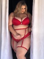 Conjunto plus size vermelho sofisticado com cinta liga - Imagem 2