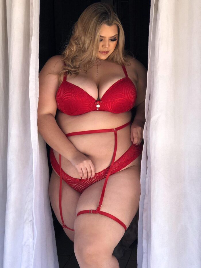 Conjunto plus size vermelho sofisticado com cinta liga - Imagem 2