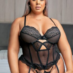 Body feminino preto plus size sensual de bojo com ligas e detalhe de elástico nas costas