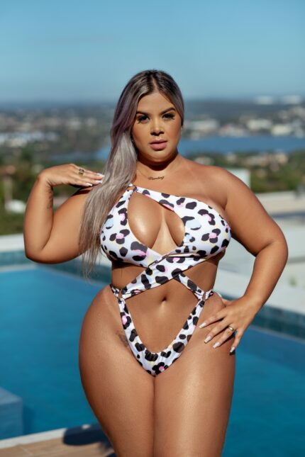 Maiô Plus size Geyse estampado de um ombro so e argolas nas laterais