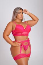 Conjunto Plus size sensual pink cropped com bojo feito em renda e cinta-liga - Imagem 2