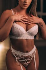 Conjunto sexy branco com bojo cinta-liga e fio - Imagem 2