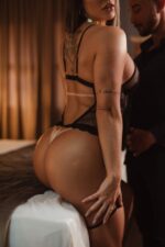 Body preto sem bojo com ligas e persex, perola nas costas - Imagem 5