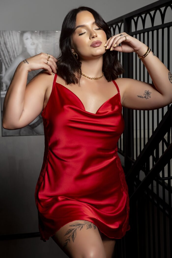 Camisola sensual vermelha em cetim com renda - Imagem 6