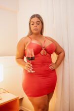 Fantasia erótica plus size tentação proibida