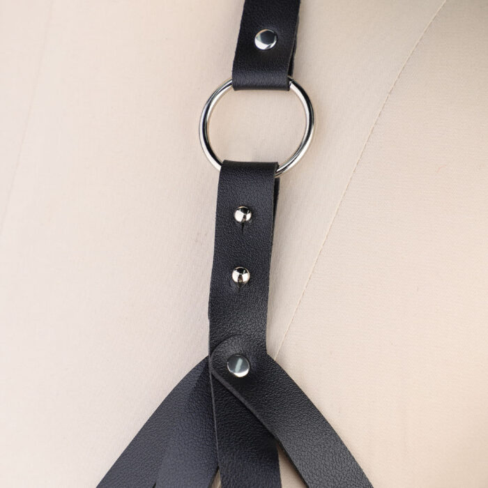 Conjunto Sutiã e Calcinha de Bondage em Couro - Imagem 13